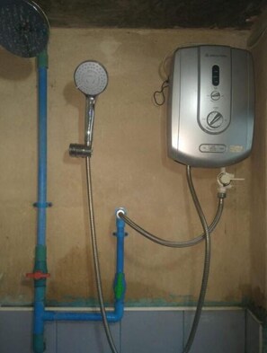 Basic Single Room | Bathroom shower