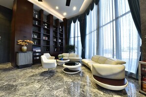 Coin salon dans le hall