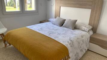 3 habitaciones, tabla de planchar con plancha, cuna de viaje y wifi