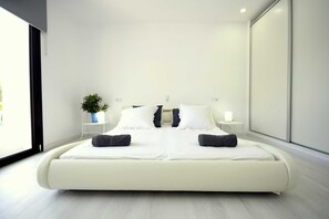 4 bedrooms, iron/ironing board, travel cot, WiFi