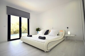 4 bedrooms, iron/ironing board, travel crib, WiFi