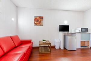 Una televisión de pantalla plana