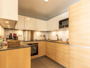 Microwave, oven, dishwasher, coffee/tea maker
