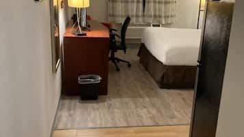 Chambre Simple Affaires | Bureau, espace de travail pour ordinateur portable
