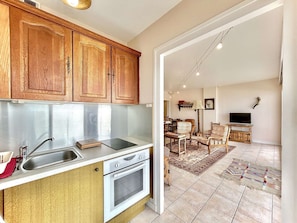 Fridge, microwave, oven, stovetop - Seafront Apartment - 2 Rooms, Terrace, Parking - La Baule (La Baule)