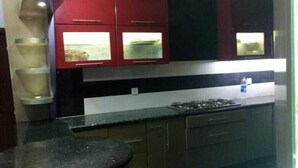 Family Room | Shared kitchen - Pearl Inn Gulshan (Karachi)