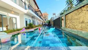 Outdoor pool, pool loungers