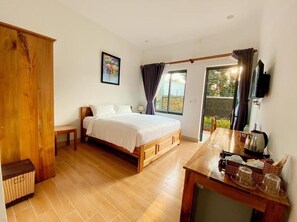 Quarto casal luxo | Frigobar, escrivaninha, cortinas blackout, quartos à prova de som