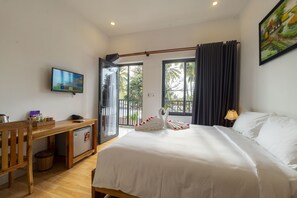 Minibar, desk, blackout curtains, soundproofing - Aurora House (Phu Quoc)
