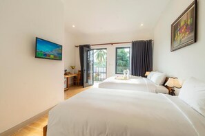 Perhehuone | Minibaari, työpöytä, pimennysverhot, äänieristys