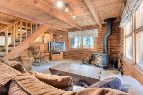 For a laid-back weekend in Tahoe this cozy cabin is perfect for you!