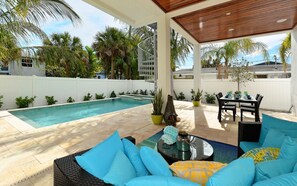 Lämmitetty uima-allas