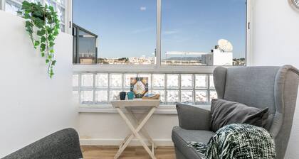 Bright Valadim Apartment