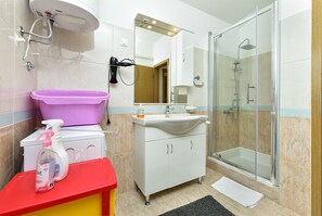 Shower - Apartment 1985/27393 (Istria - Pula), 1000m from the beach (Pula)