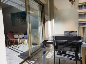 屋外ダイニングエリア