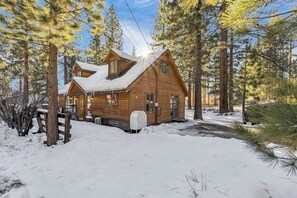 Exterior - Charming Tahoe Cabin just Blocks to the Beach! (South Lake Tahoe)