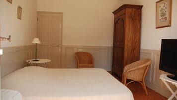 Fer et planche Ă repasser, lit parapluie, Wi-Fi, draps fournis