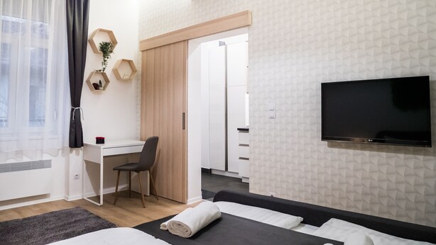 1 bedroom, blackout drapes, iron/ironing board, WiFi (free) - Stunning Studio Apartment (Budapest)
