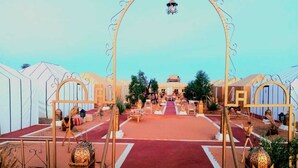 Free self-parking, free valet parking - Dar Tafouyte (Taouz)