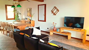 50-inch flat-screen TV with digital channels, TV - Sweet Home Villa Prosecco (Farra di Soligo)