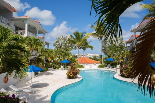 Oceanview-1Bedroom-1 Bathroom-1300 sqft condo. Short walk to Grace Bay Beach.