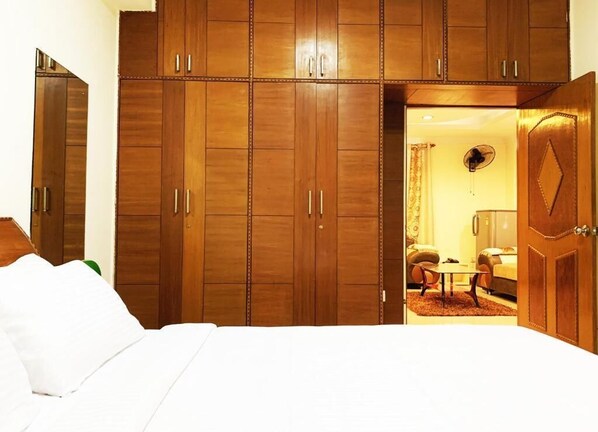 22 bedrooms, internet