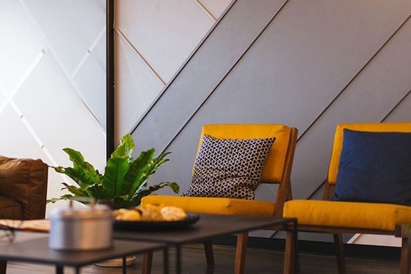 Lobby sitting area - Tiny Apartment Saigon Centre (Ho Chi Minh City)