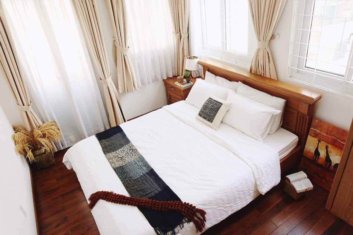 2 habitaciones, minibar y espacio para trabajar con laptop