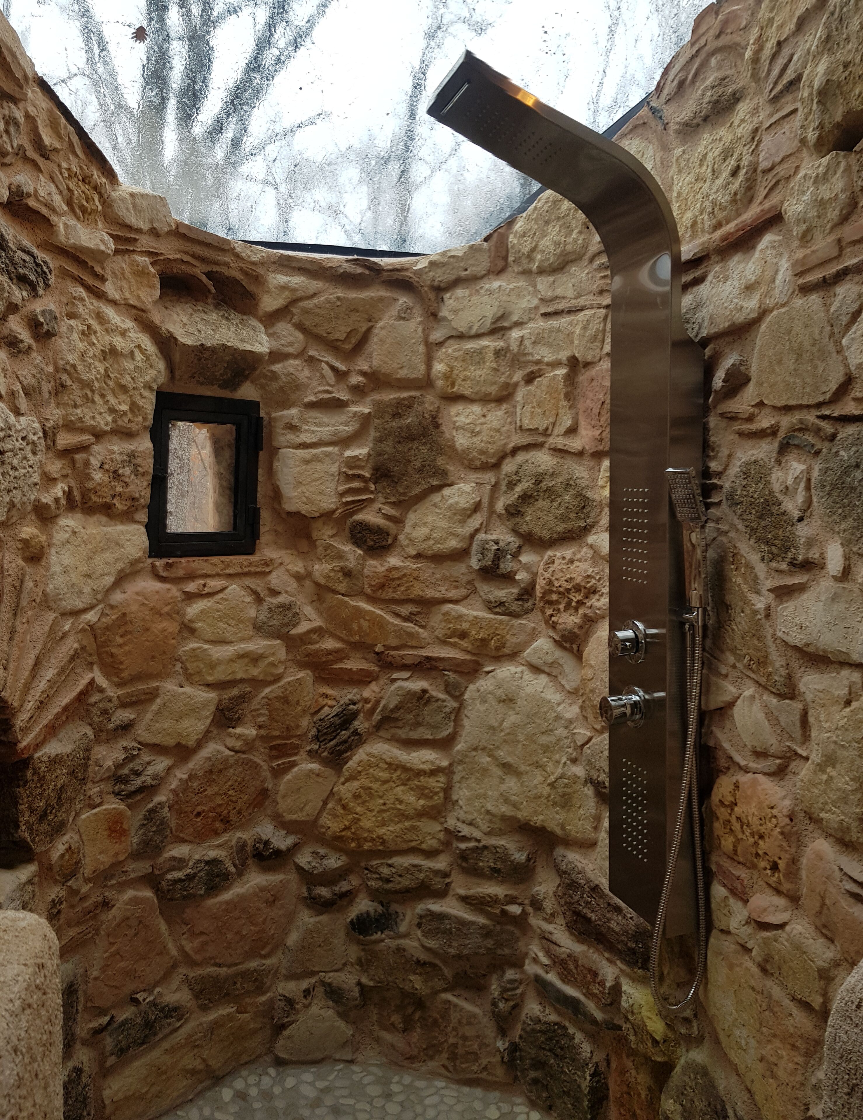 Douche, baignoire à jets, sèche-cheveux, bidet