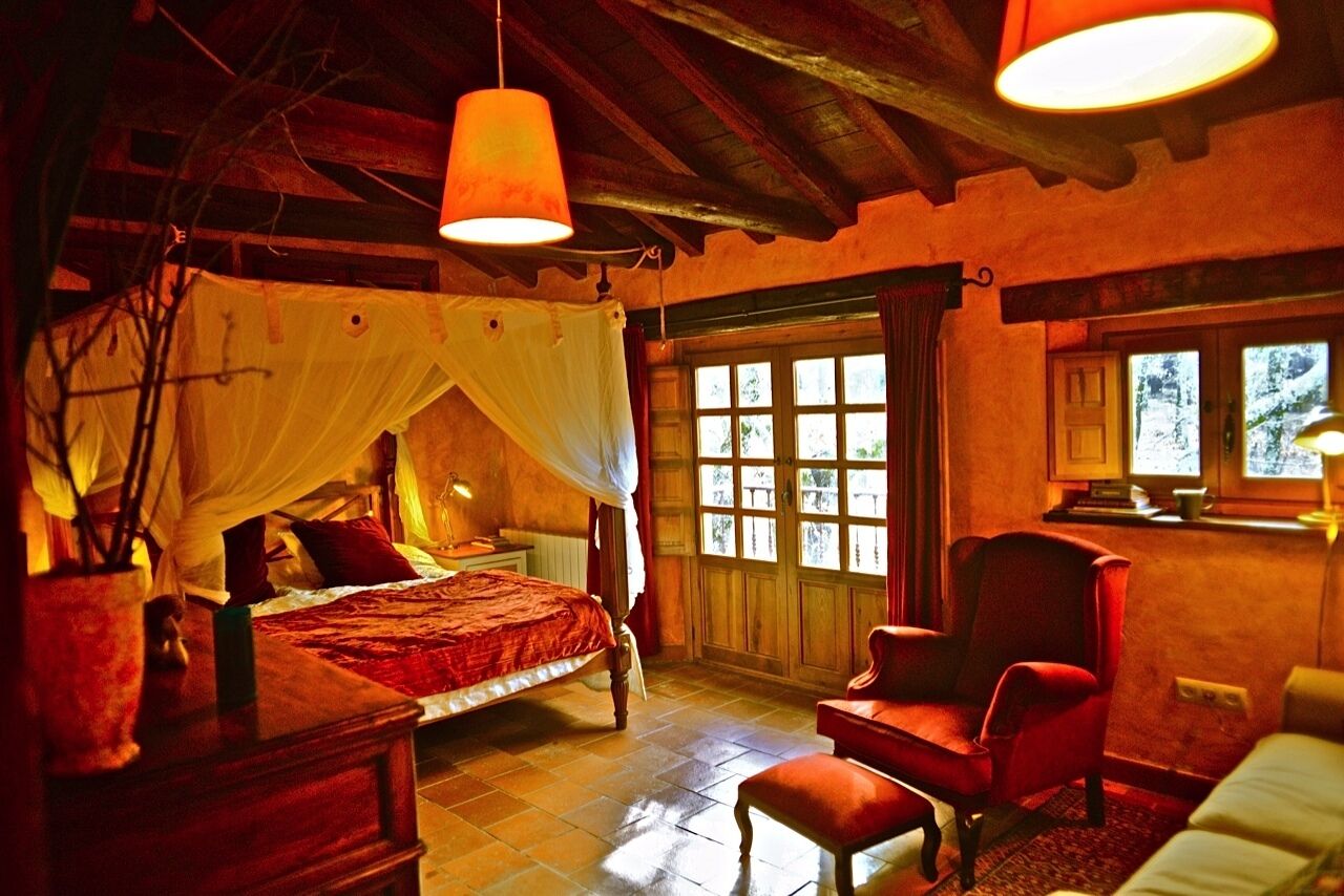 5 chambres, fer et planche à repasser, Wi-Fi, draps fournis