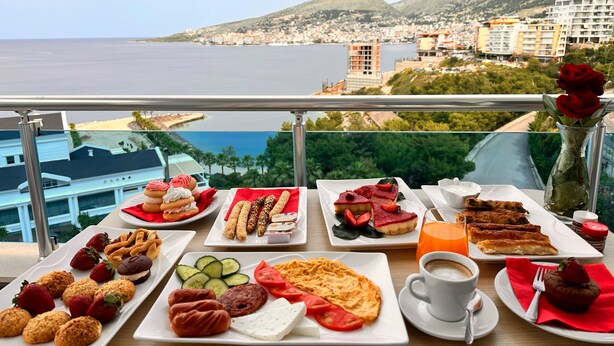 Frokostbuffé hver dag (mot et tillegg)