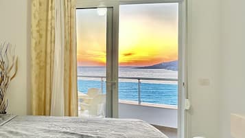 Quadruple Room with Sea View | Pemandangan balkoni