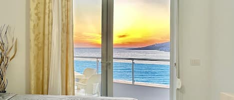 Quadruple Room with Sea View | Vue depuis le balcon