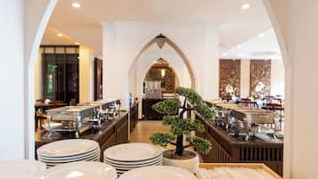 Breakfast, lunch, dinner served; local and international cuisine