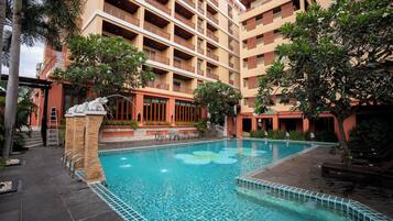 Outdoor pool, sun loungers