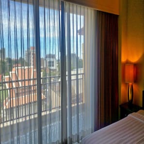 Premiere Deluxe Twin | 1 bedroom, minibar, in-room safe, soundproofing