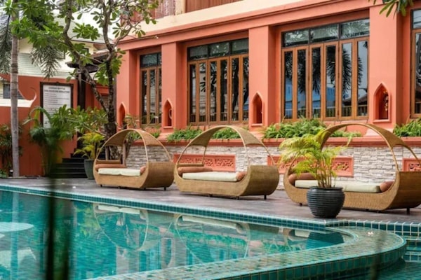 Outdoor pool, sun loungers