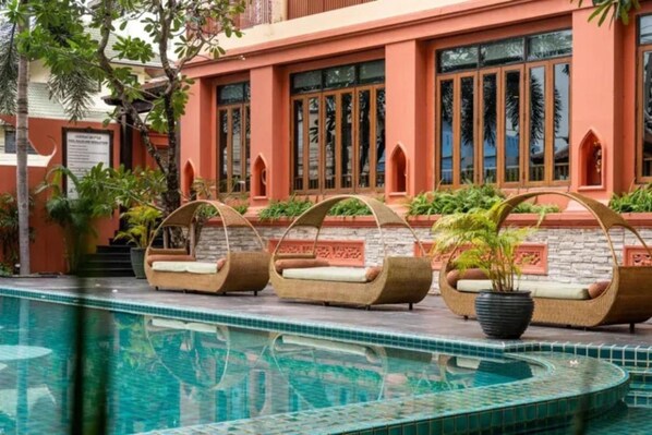 Outdoor pool, sun loungers