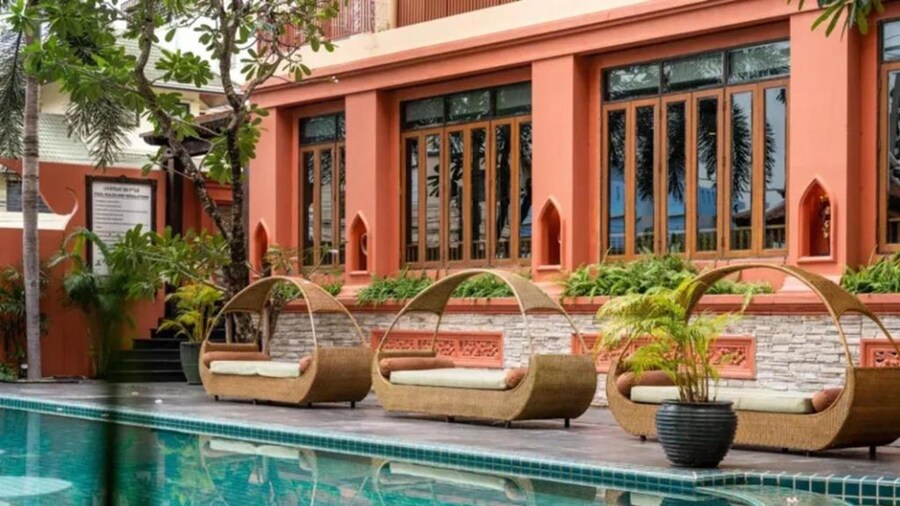 Sunday Chateau En Ville Pattaya