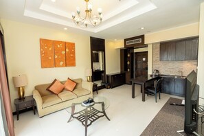 Executive Suite | Minibar, in-room safe, soundproofing, free WiFi - Sunday Chateau En Ville Pattaya (Pattaya)