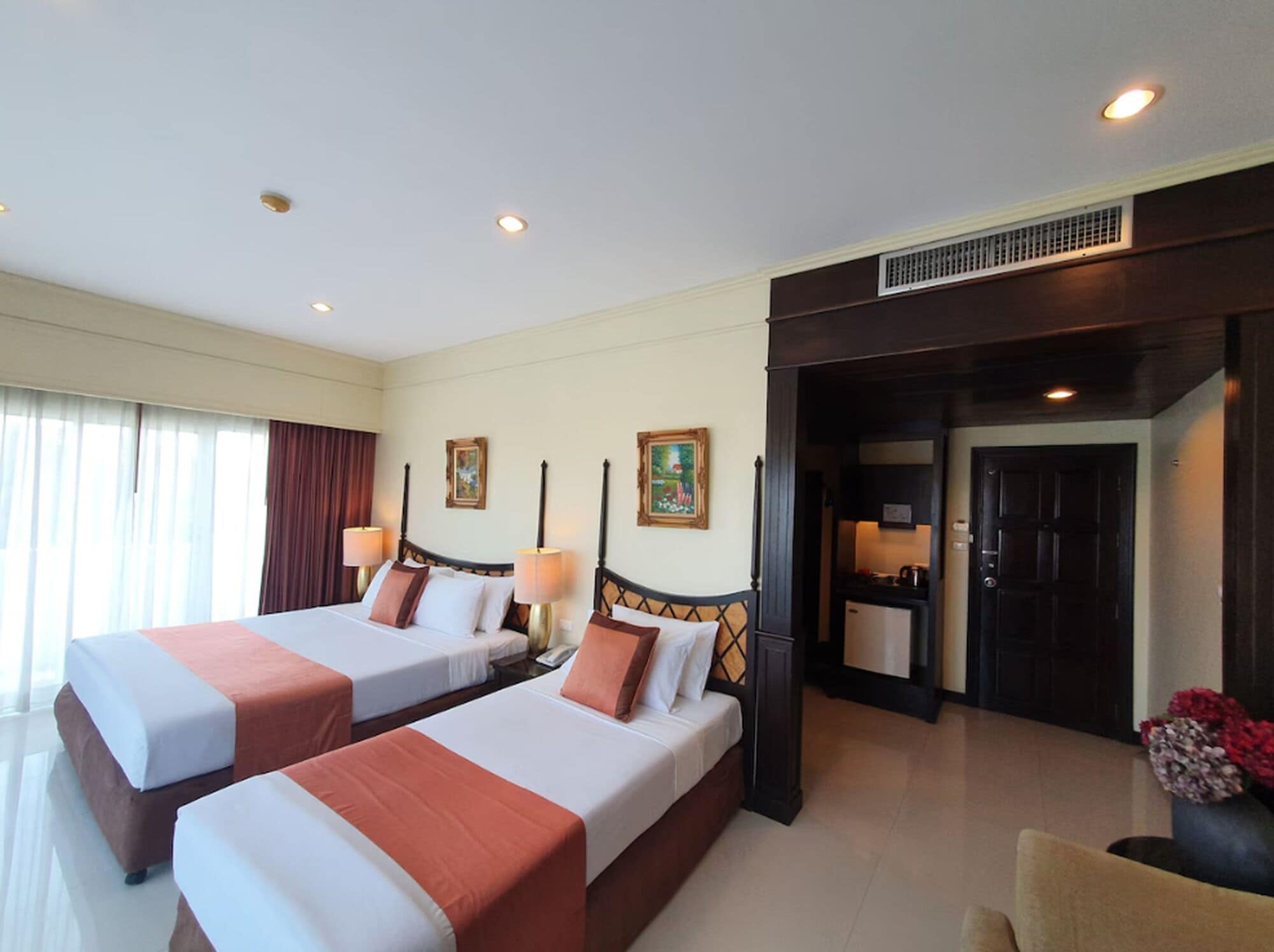 Premiere Deluxe Twin | Minibar, in-room safe, soundproofing, free WiFi