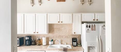 Fridge, microwave, oven, coffee/tea maker