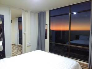 Fer et planche à repasser, Wi-Fi gratuit, draps fournis