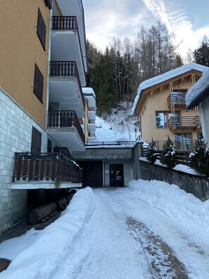 المنشأة من الخارج