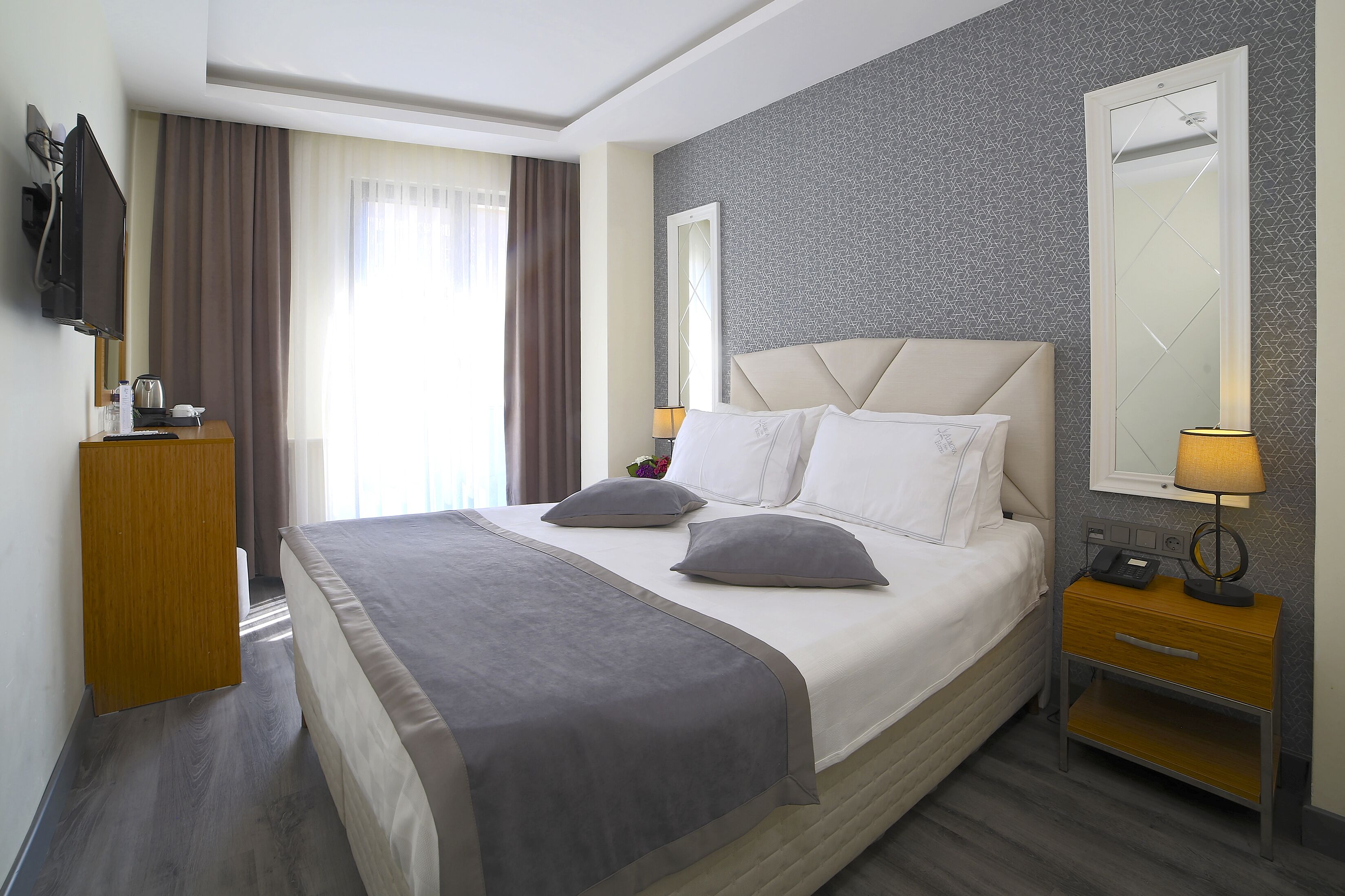 standard double or twin room | 1 bedroom, premium bedding, minibar, in-room safe