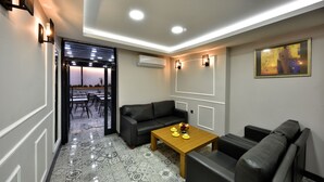 Bữa sáng kiểu Âu hàng ngày với phụ phí nhỏ