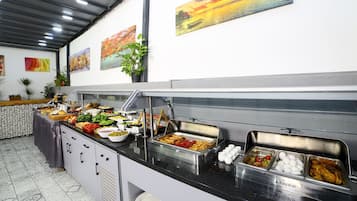 Desayuno buffet diario (TRY 50 por persona)