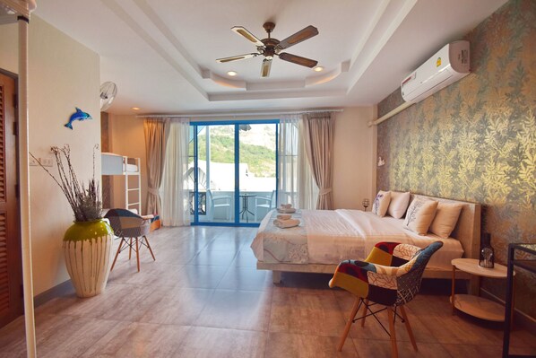 4 bedrooms, desk, iron/ironing board, travel crib - Blu Beach Haven - Luxury Chic Space 170 m to Hua Hin best beach (Hua Hin)