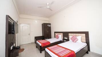 Soundproofing, free WiFi, bed sheets