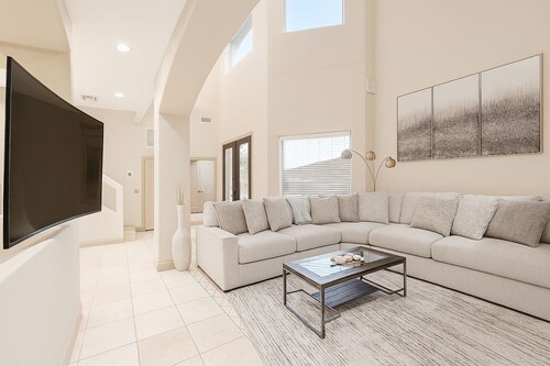 GOLF HUB MANSION 18 bed & 6 Bath 6,000 sq ft within 5 minutes of 7 Golf Courses